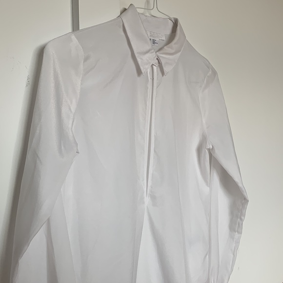 🦄 *3 /$10* Cooperative white collar top with center cut - Picture 4 of 9